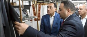 رئيس الوزراء: قطاع RMG يلعب دورا حيويا في زيادة الصادرات –