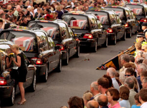 ترامب يشيد بالقوات البريطانية بعد أن أثار الغضب من تصريحاته التي قللت من دور الناتو في أفغانستان