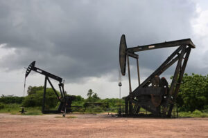 ترامب يقول إن فنزويلا ستسلم ما بين 30 إلى 50 مليون برميل من النفط للولايات المتحدة