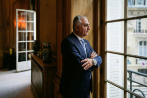 نجل شاه إيران الأخير يحشد المتظاهرين. ولكن هل يريد الإيرانيون حقاً ملكاً آخر؟ –