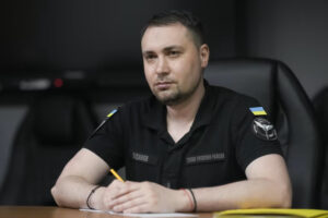 زيلينسكي يعين رئيسًا للمخابرات لرئاسة الإدارة الرئاسية في تغيير كبير