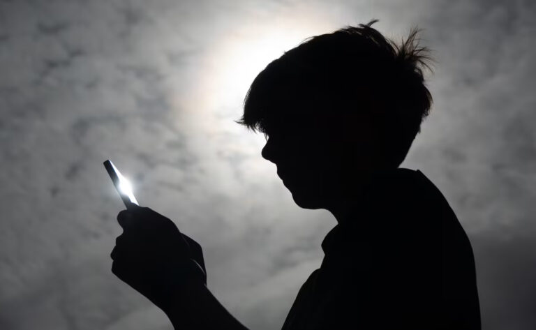 سيسمح موقع YouTube للآباء بمنع أبنائهم المراهقين من تمرير مقاطع الفيديو القصيرة إلى ما لا نهاية –