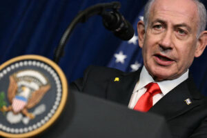 بينما تواجه إيران الاضطرابات، تنتظر إسرائيل بهدوء خطوة ترامب التالية