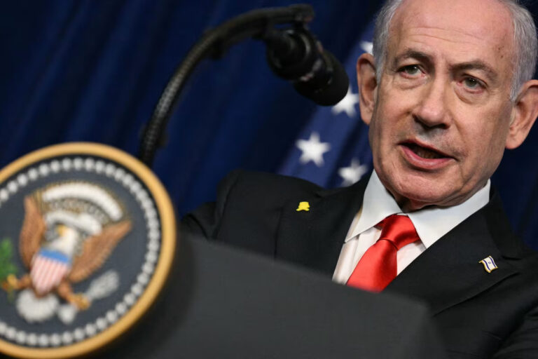 بينما تواجه إيران الاضطرابات، تنتظر إسرائيل بهدوء خطوة ترامب التالية