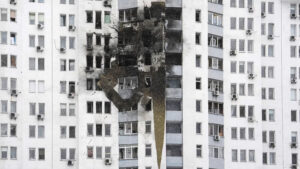 روسيا تضرب غرب أوكرانيا بصاروخ أوريشنيك الباليستي، أحد أسلحتها الأكثر تقدما –