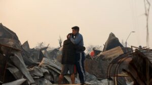 حرائق الغابات في تشيلي تخلف 19 قتيلاً وسط درجات حرارة شديدة وإجلاء العشرات