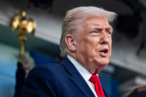 يدعي ترامب أن سلاح “discombobulator” السري تم استخدامه للمساعدة في القبض على مادورو –