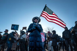 تمس الاحتجاجات المناهضة لشركة ICE كل ركن من أركان الولايات المتحدة حيث يواجه مسؤولو مينيسوتا إدارة ترامب –