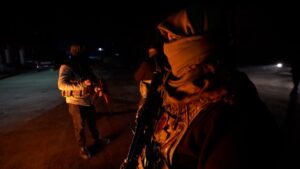 “عديمي الجنسية تمامًا”: داخل معسكر اعتقال للنساء والأطفال المرتبطين بداعش وسط تصاعد حالة عدم اليقين في سوريا –