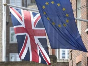 رئيس مجلس العموم البريطاني يبحث مع المبعوث المصري تعزيز العلاقات البرلمانية –