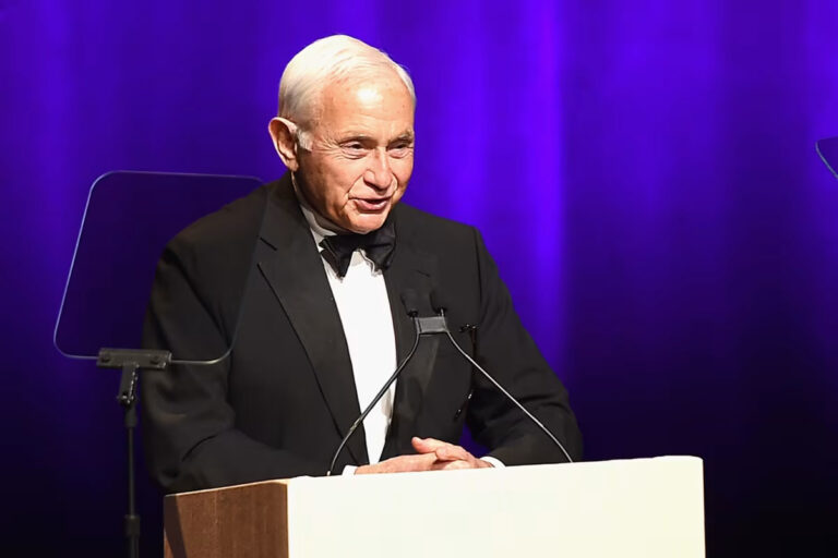 تقدم ملفات إبستاين أدلة جديدة حول اهتمام مكتب التحقيقات الفيدرالي بالملياردير المتبرع له