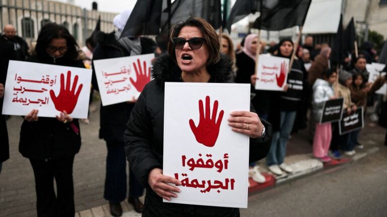 جريمة قتل في اليوم: كيف يسلط وباء الجريمة الضوء على عدم المساواة في المجتمع الإسرائيلي