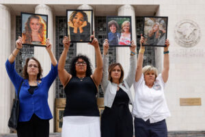 يجادل المحامون بأن Instagram وYouTube أدمنوا المراهق وألحقوا الأذى به عمدًا في محاكمة تاريخية على وسائل التواصل الاجتماعي –