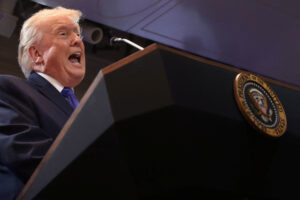 ترامب المتحدي يتعهد بفرض تعريفات جديدة أثناء غضبه في المحكمة العليا – الجلسة الصحفية