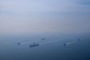 أمريكا تزيد الضغط العسكري على إيران قبل محادثات عالية المخاطر