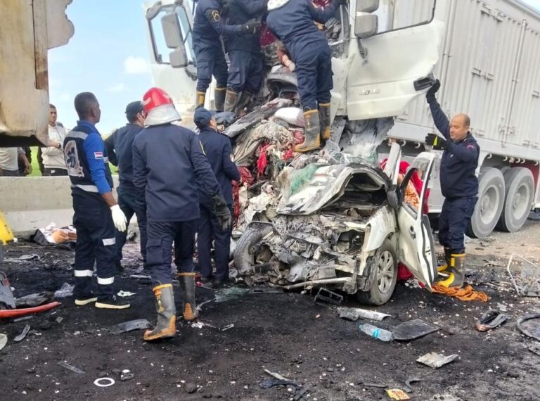 وزارة العمل تخصص 3.6 مليون جنيه لأسر 18 عاملاً متورطين في حادث مروري –