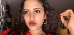 بالفيديو: جانا دياب تطرح أغنيتها الجديدة “معك بغني” –