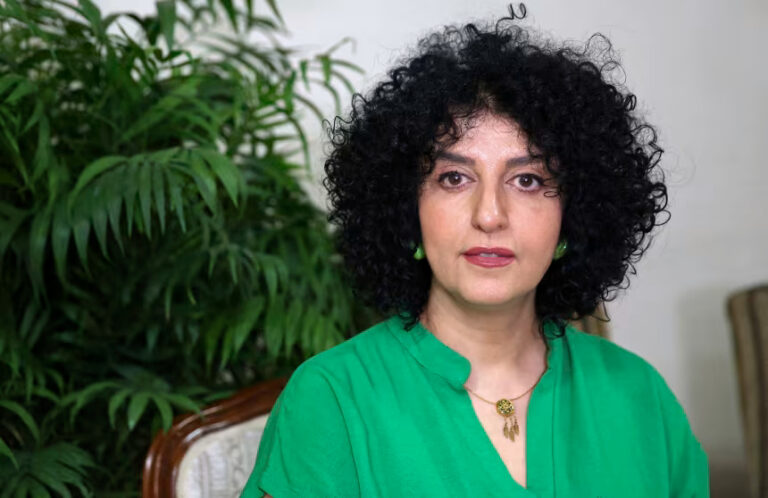 لجنة نوبل: السلطات الإيرانية أخضعت الحائزة على جائزة نوبل نرجس محمدي “لسوء معاملة يهدد حياتها”