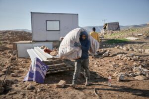 “نحن نعيش النكبة من جديد”: مجتمع فلسطيني يقول إنه تم محوها مع تصاعد عنف المستوطنين الإسرائيليين –