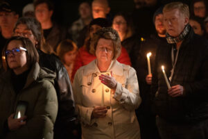 مطلق النار المشتبه به يتجمع في المجتمع للحزن بعد أسوأ حادث إطلاق نار في مدرسة في كندا منذ عقود. إليك ما نعرفه –