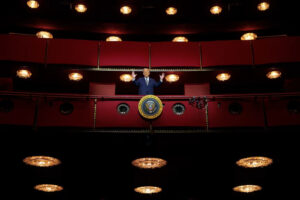 ترامب يقول إن مركز كينيدي سيغلق في يوليو للتجديد لمدة عامين