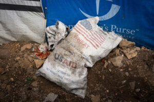 بعد مرور عام على تفكيك الوكالة الأمريكية للتنمية الدولية، تشير الدراسة إلى أن خفض المساعدات العالمية قد يؤدي إلى 9.4 مليون حالة وفاة بحلول عام 2030