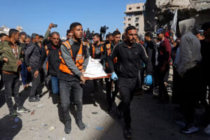 وزارة الصحة: ​​الغارات الإسرائيلية تقتل أكثر من 30 شخصا في غزة في أكثر الأيام دموية منذ شهور