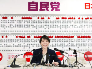 تاكايشي الياباني يحصل على أغلبية ساحقة تاريخية في فوز ساحق في الانتخابات