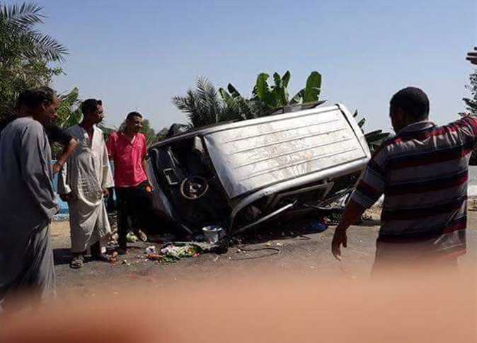 إصابة 14 في انقلاب ميكروباص على طريق العين السخنة –
