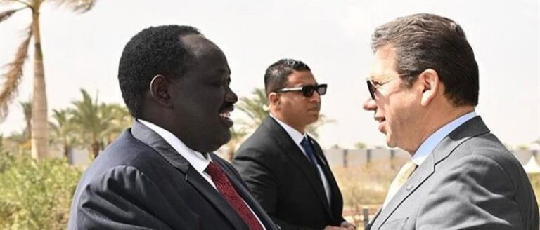 رئيس المخابرات يلتقي وفداً رفيع المستوى من جنوب السودان –