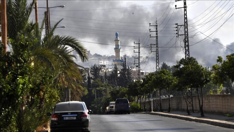 مقتل 10 أشخاص في هجمات إسرائيلية في وادي البقاع وعين الحلوة بلبنان