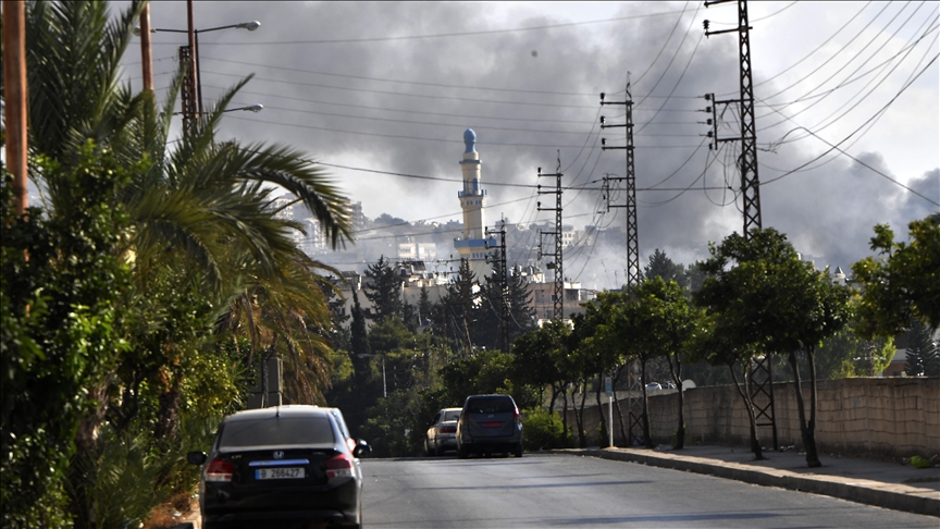 مقتل 10 أشخاص في هجمات إسرائيلية في وادي البقاع وعين الحلوة بلبنان