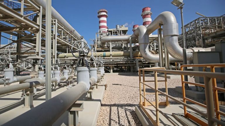 هناك سلعة أكثر أهمية من النفط والغاز في الشرق الأوسط – وهي معرضة للخطر مع احتدام الحرب –