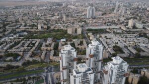 إصابة 17 إسرائيليا في قصف إيراني على بئر السبع