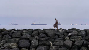 وتدرس الولايات المتحدة توفير مرافقة بحرية في هرمز. هناك مخاطر وقد تسوء الأمور بشكل كارثي