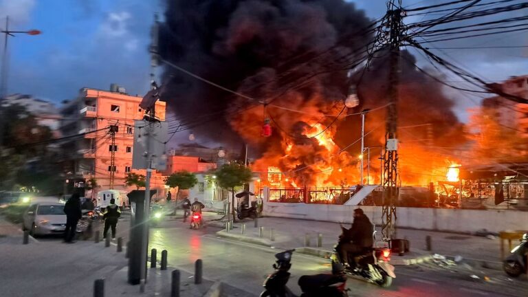 الحرب التي لم تنتهي أبدًا: إسرائيل تغتنم الفرصة لإنهاء القتال ضد حزب الله، وكيل إيران في لبنان –