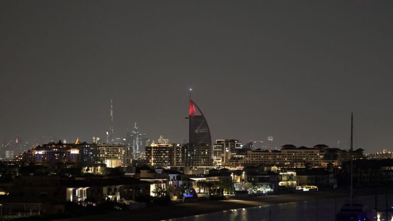 لقد خاضت الولايات المتحدة وإسرائيل حرباً مع إيران، لكن الإمارات تدفع الثمن. إليكم السبب –